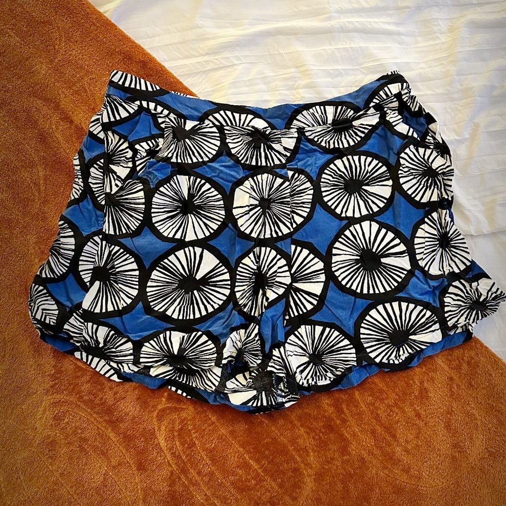 Women's Blue & White Printed Shorts